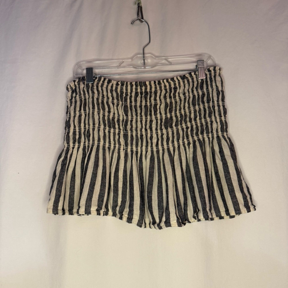 Striped‎ Peplum Strapless Top